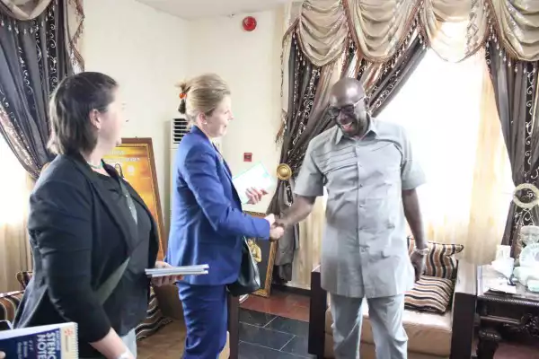 Pastor Ize-Iyamu Meets US Election Observers (Photos)